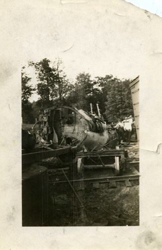 Train wreckage near Greycourt. Early 1900s chs-008000